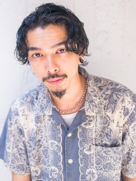 ピズム(PISM) ウルフカット×センターパート/パーマスタイル