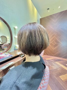 エルサフィロ ヨドヤバシ(el zafiro yodoyabashi) 【el zafiro yodoyabashi】ボブスタイル×白髪馴染ませカラー