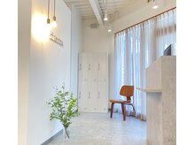 テラ 大宮宮原(terra)の雰囲気（白を基調とした店内でリラックスしてお過ごし下さい♪）