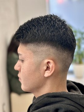 レヴィア(REVIA) メンズカット刈り上げツーブロック眉カットフェード