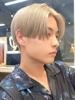 渋谷メンズブリーチカラーミルクティーベージュセンターパート