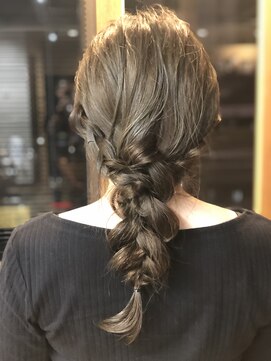 ヘアクリエイト フライ(hair create FLY) 三つ編みアレンジ