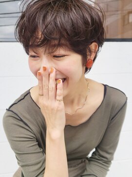 グロウミドル(GROW middle) ダークカラーのマニッシュなマッシュニュアンスパーマ　野村恵子
