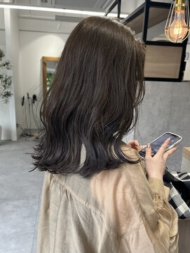 シー(thee) オリーブグレージュ