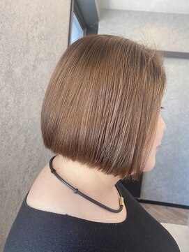 アール(R) ブリーチなしハイトーンボブ
