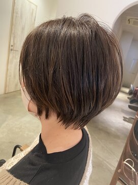 ジャンナ(Janna) 丸みショート