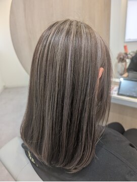 ラナ シッポウ(Lana SHIPPO) 細めだけど、しっかり分かるハイライト★