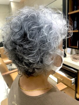 ピークアブー アヴェダ 池袋東武(PEEK-A-BOO AVEDA) 【デジタルパーマ】グレイショートヘア