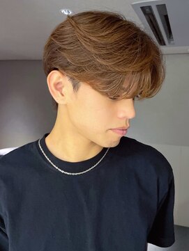 ノーム(NORME) 韓国メンズヘア/毛流れセンターパート/カルマパーマ/20代30代