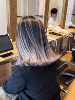 ラグーン(LAGOON)&nbsp;バレイヤージュグレージュハイライトダブルカラーケアブリーチ