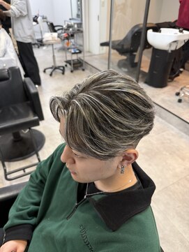 イーラ アメ村店(era) メンズパーマホワイトメッシュハイライトセンターパート