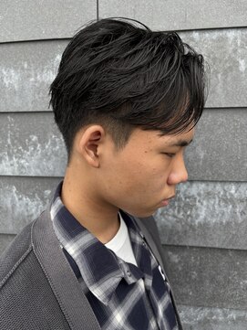 ヒュイル バイ ニアウ(Hwyl by Niau) MEN’S HAIRセンターパートスパイラルパーマニュアンスパーマ