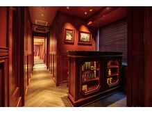 ヘアモードキクチ 日本橋室町店の雰囲気(個室4部屋に、3席のオープン席がございます。)