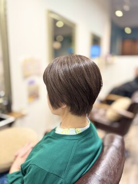 ヘアー グリーン(hair green) 大人女性の丸みショート艶髪スタイル