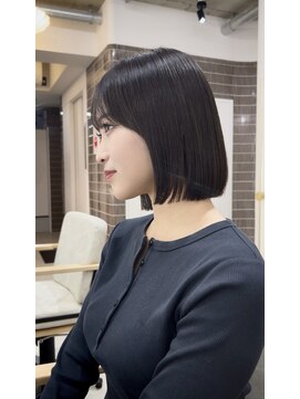 アイドットプラス 札幌大通り(i.+ODORI) 前下り顎下2センチ切りっぱなしボブヘア