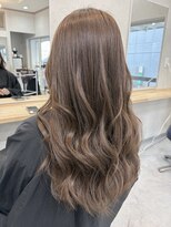 イサ(ISA.) ワンカラーで限界まで明るめベージュ