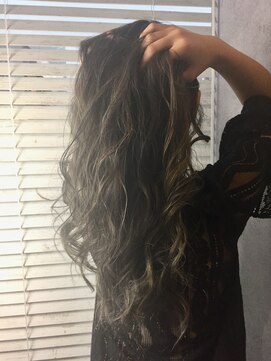 ヘアサロンM 新宿 グレージュハイライト【担当.黒木】