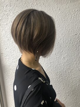 ディー エメ(D-aimer-) 前下がりボブのソフトグレージュ　【カット・２ＷＡＹカラー】