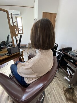 ブロー(Bro.) 切りっぱなしボブ