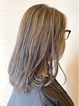 ビーワールド(B WORLD) 育てるハイライトカラー！ミディアムスタイル【藤枝/髪質改善】