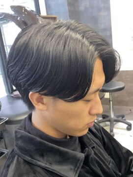 スキル(SKILL) ニュアンスパーマ×センターパート。カルマパーマ。韓国ヘア