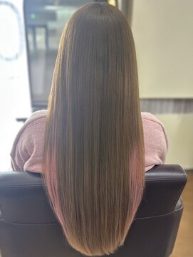 シーハウス(C-HOUSE) シールエクステで叶うロング×インナーカラー