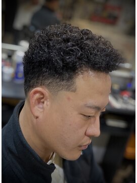 エーピーティートアウエスト(APT. TOR WEST) taper fade