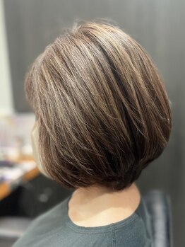 アミックス Hair&Make Amix KOKUSAIHOTELの写真/白髪ぼかしにも◎ハイライトやダブルカラーなどを使用して、大人女性の魅力を引き出すヘアスタイルに♪
