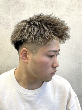 ルースト 西院店(ROOST) ツイストパーマ/金メッシュ/アップバング