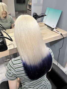 リア 布施店(Lia) ホワイトブロンド