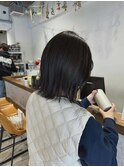 毛先ぱつっとな肩ボブ、オリーブグレー