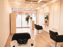 ヘアーリゾート ガーデン 三鷹店(Hair Resort Garden)の雰囲気（陽の光がた射す明るい店内☆【三鷹/吉祥寺/調布/仙川】）
