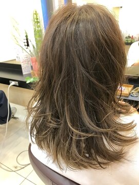 カール 鶴川店(K:R) グレージュハイライト