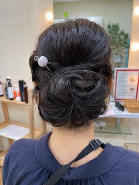 ビワテイ(Biwatei) 大人女子・ハーフアップ・シンプルアップ・フラワー・ワンポイン