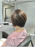 20代30代大人可愛い前下がりストレート大人ボブハイライト