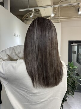 アルマバイロサ(ALMA by ROSA) 暗髪ハイライトスタイル/担当:【ギャル仙人】RENTA