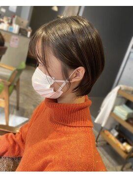 インス(ensue) 20代30代40代人気大人可愛い小顔ショート丸みひし形ショート