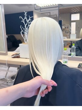 モニカ 原宿店(MONIQA) ホワイトカラー