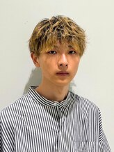 ブレイブ モラージュ柏(BRAVE mallage kashiwa) ハイトーンで魅せる、こなれ感抜群のランダムパーマ