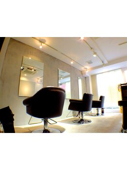 【小倉駅徒歩3分】シンプルだけど暖かみのあるアットホームsalon。大型店や賑やかな店内が苦手な方に◎