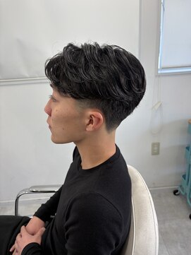 キューカンバー(CUCUMBER) フェザーパーマ　テーパーフェード　メンズ