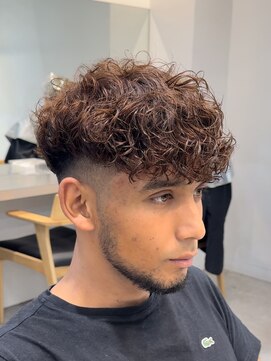 フィフスパーク(fifth PARK) 渋谷スペインカールラルフカール刈り上げ高めツーブロックメンズ