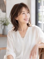 バグズ(Baguz) 50代60代くびれミディレイヤー軽やか外ハネ艶感上品若見えヘア