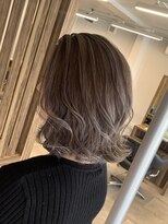 ユルム 深谷稲荷&nbsp;白髪を活かす／透明感ベージュ/マイナス5歳見え