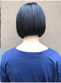 シンプルボブスタイルで上品さと女性らしさを/アッシュブラック