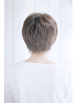 オティアプラスエヌ(OTTIA+n) 20代30代40代　ひとくせショート【松山】