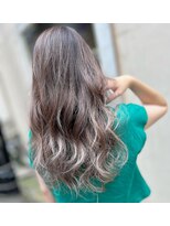 サーティーン(THIRTEEN) 外国人風バレイヤージュ