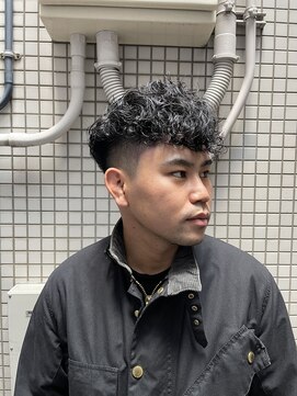 ウェルネス(Wellness) スペインカール、前おろしパーマ