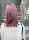 毛利/ミディアム切りっぱなし外はね 暖色ヘアカシスレッドピンク