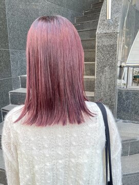 ラミエバイメルト 下北沢(lamie by melt) 毛利/ミディアム切りっぱなし外はね 暖色ヘアカシスレッドピンク
